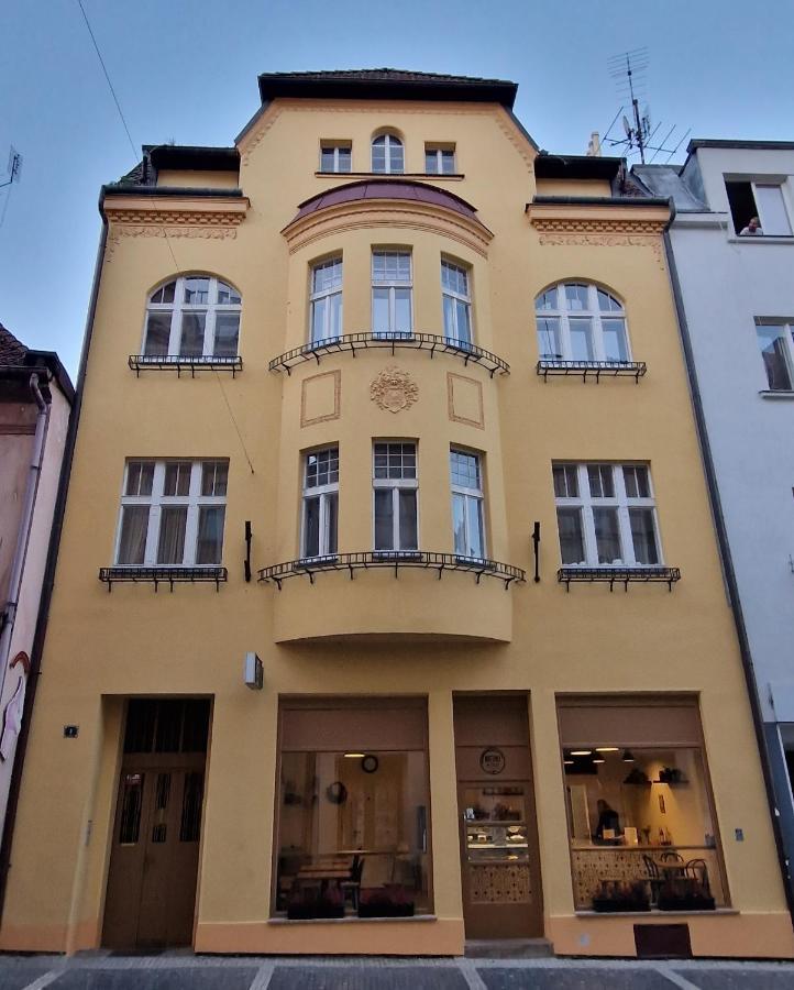 Apartmany Na Trojce Жатец Экстерьер фото