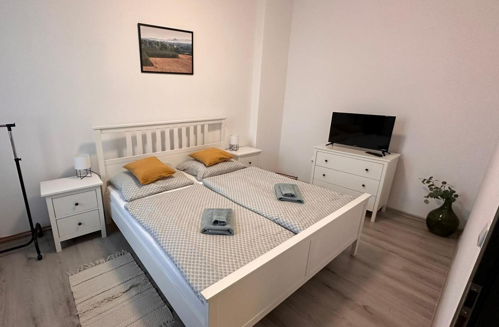 Apartmany Na Trojce Жатец Экстерьер фото